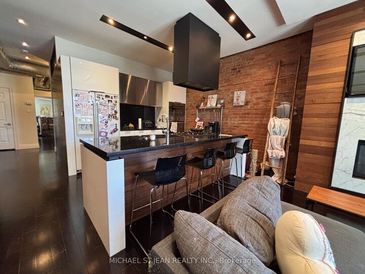 Property Photo:  301 James Street N Upper  ON L8R 2L4 