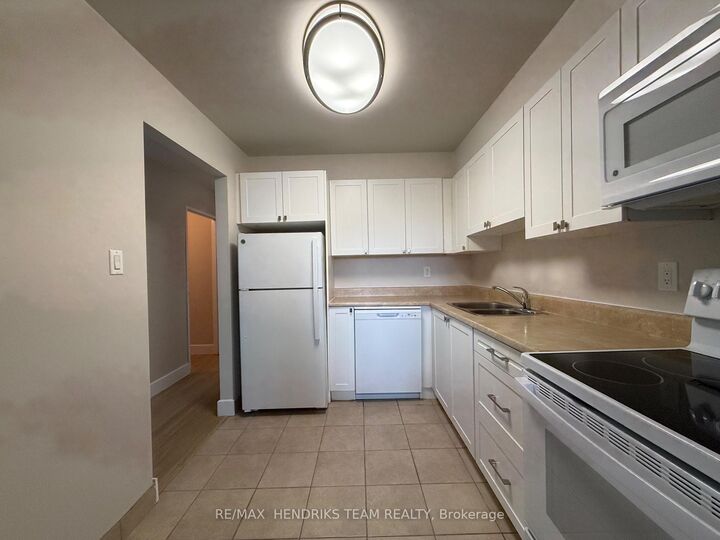 Property Photo: 4982 Chrysler Avenue 302 ON L2E 7B4