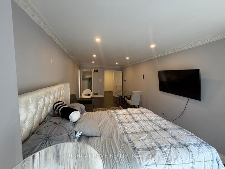 Property Photo:  31 Northgate Crescent E  ON L4B 2K8 