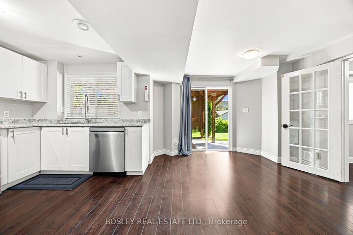 Photo de la propriété:  5443 McFarren Boulevard Lower  ON L5M 5Y3 
