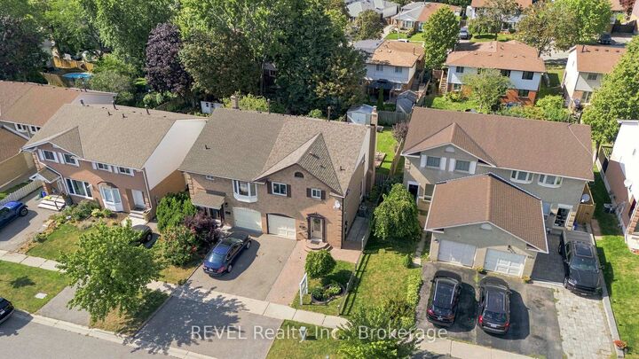 Property Photo:  1298 Pinehurst Avenue  ON L1H 8G5 