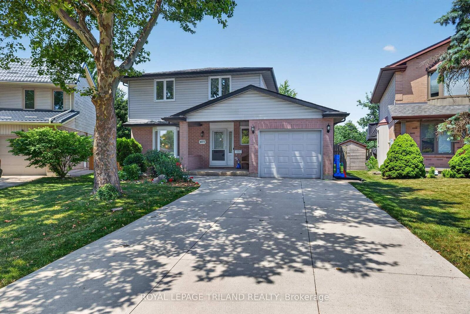 Property Photo:  1077 Mahogany Crescent  ON N6H 4V8 