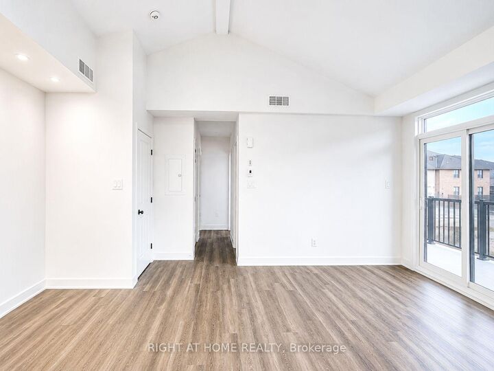 Property Photo:  300 Tulum Crescent L  ON K2S 2Y4 