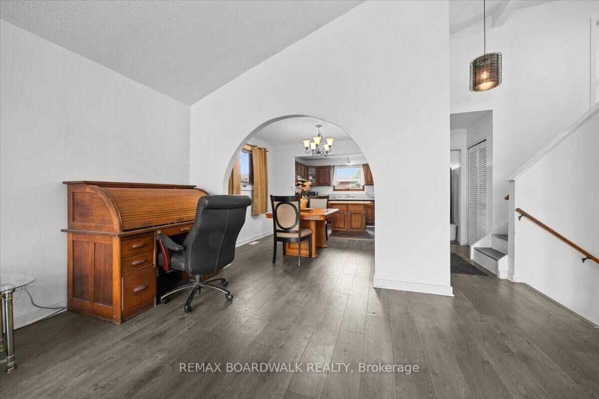 Property Photo: 1864 Lenester Avenue W ON K2A 3W8
