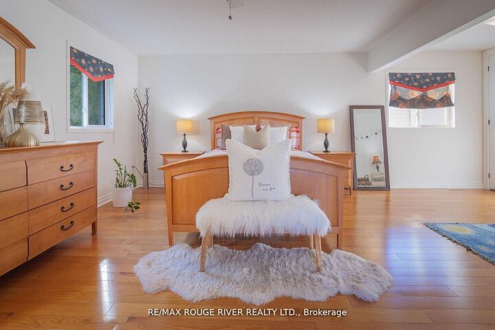 Property Photo: 433 Woodsmere Crescent ON L1V 7A4