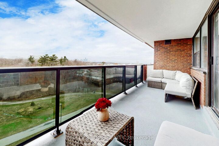Photo de la propriété:  3501 Glen Erin Drive 812  ON L5L 2E9 