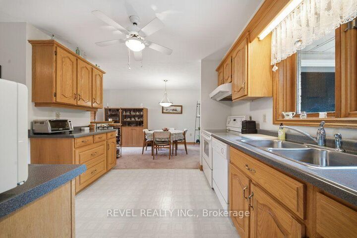 Property Photo:  70 Thirteenth Street W  ON N3Y 4K3 