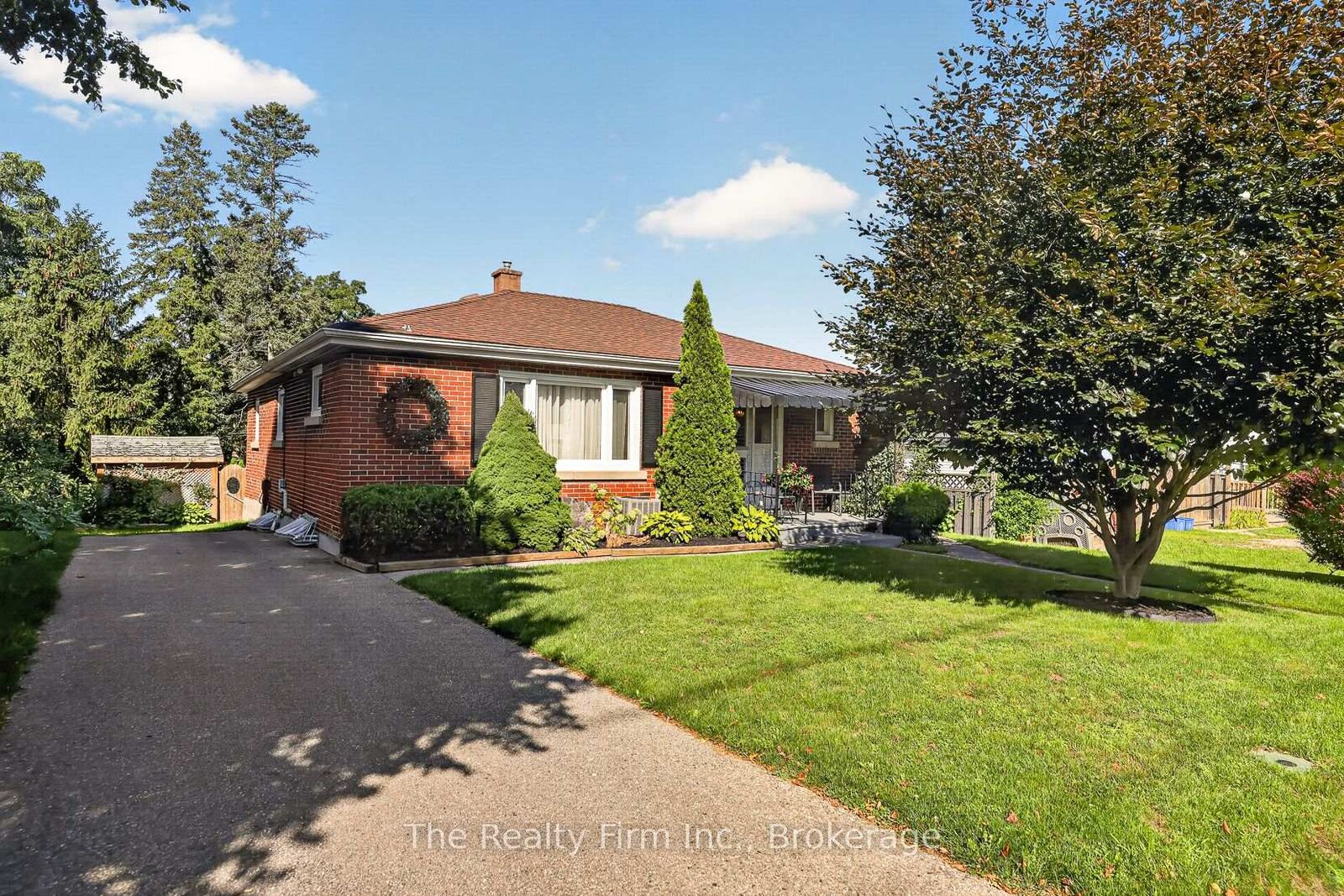 Property Photo: 14 East Park Drive ON N4S 3M8