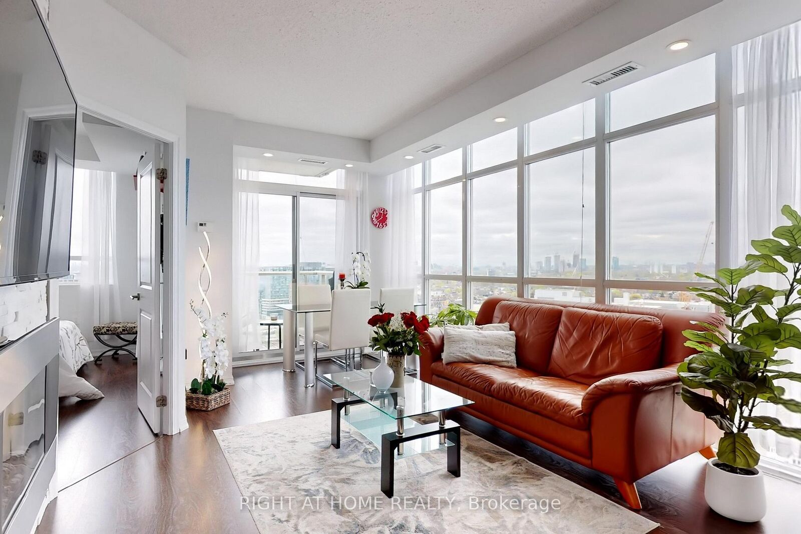 Photo de la propriété:  125 Western Battery Road 2415  ON M6K 3R8 