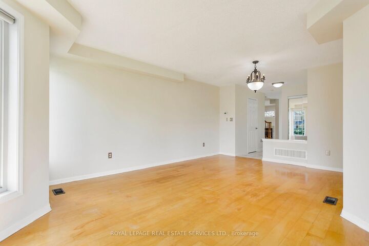 Property Photo:  2204 Grand Oak Trail  ON L6M 4S6 