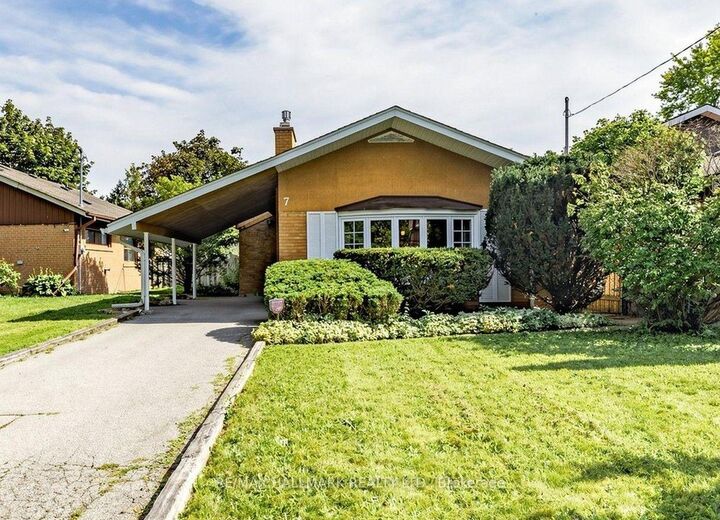 Property Photo: 7 Panmure Crescent ON M1K 4Y5