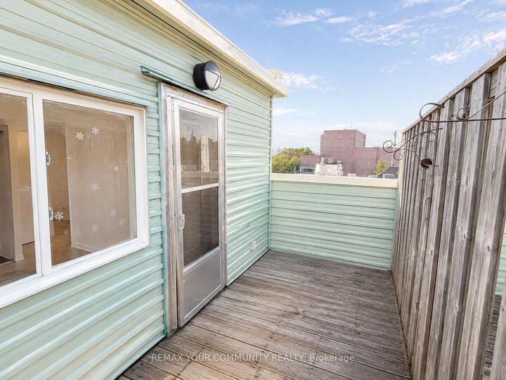 Property Photo: 1 Center Street W 201 ON L4C 3P3