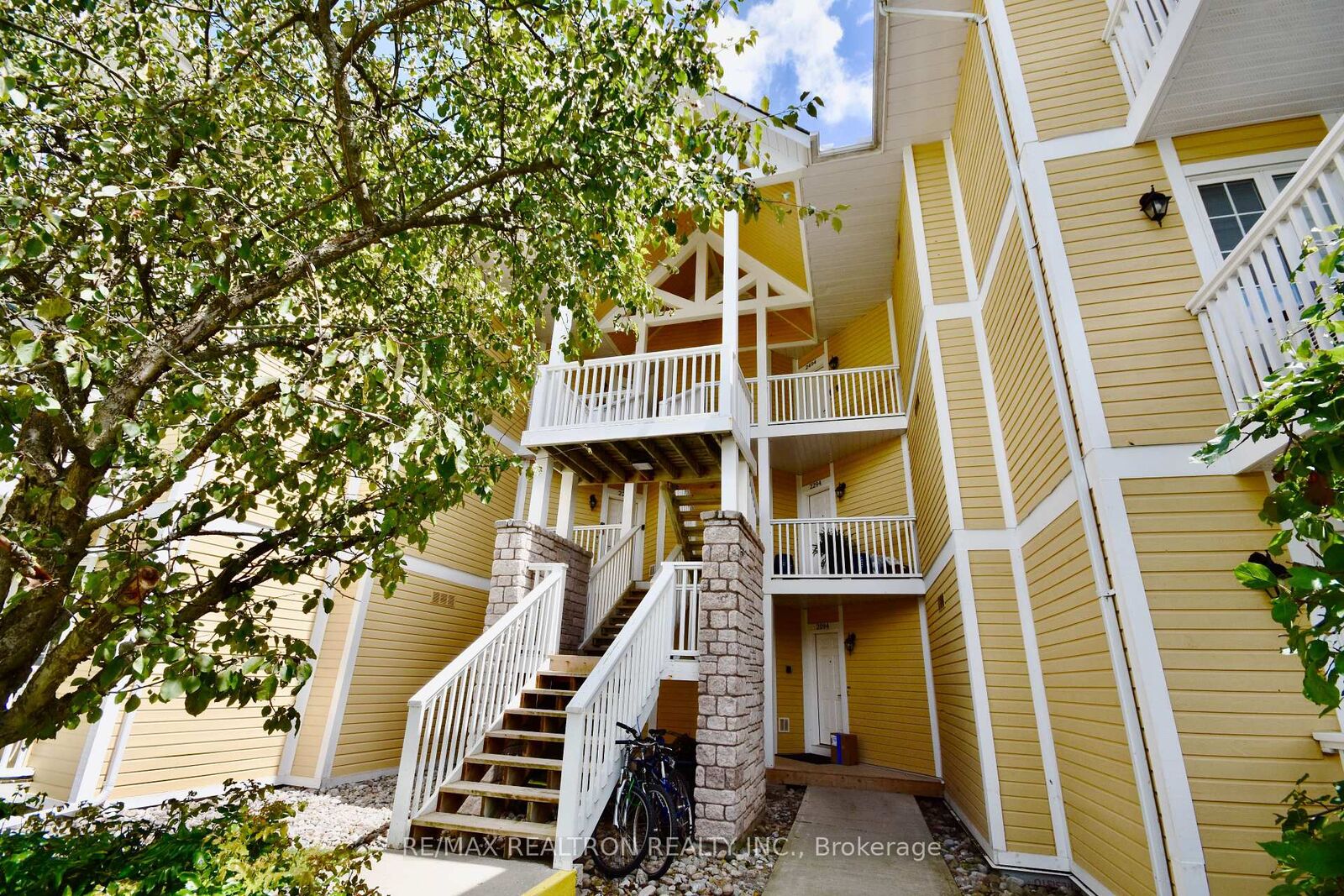 Property Photo:  90 Highland Drive 2494/2495  ON L0L 2L0 