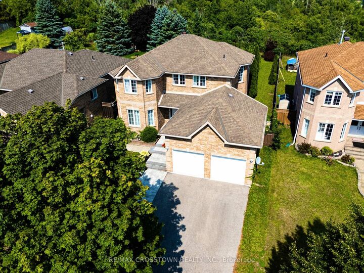 Property Photo: 31 Logan Court ON L4N 8G9