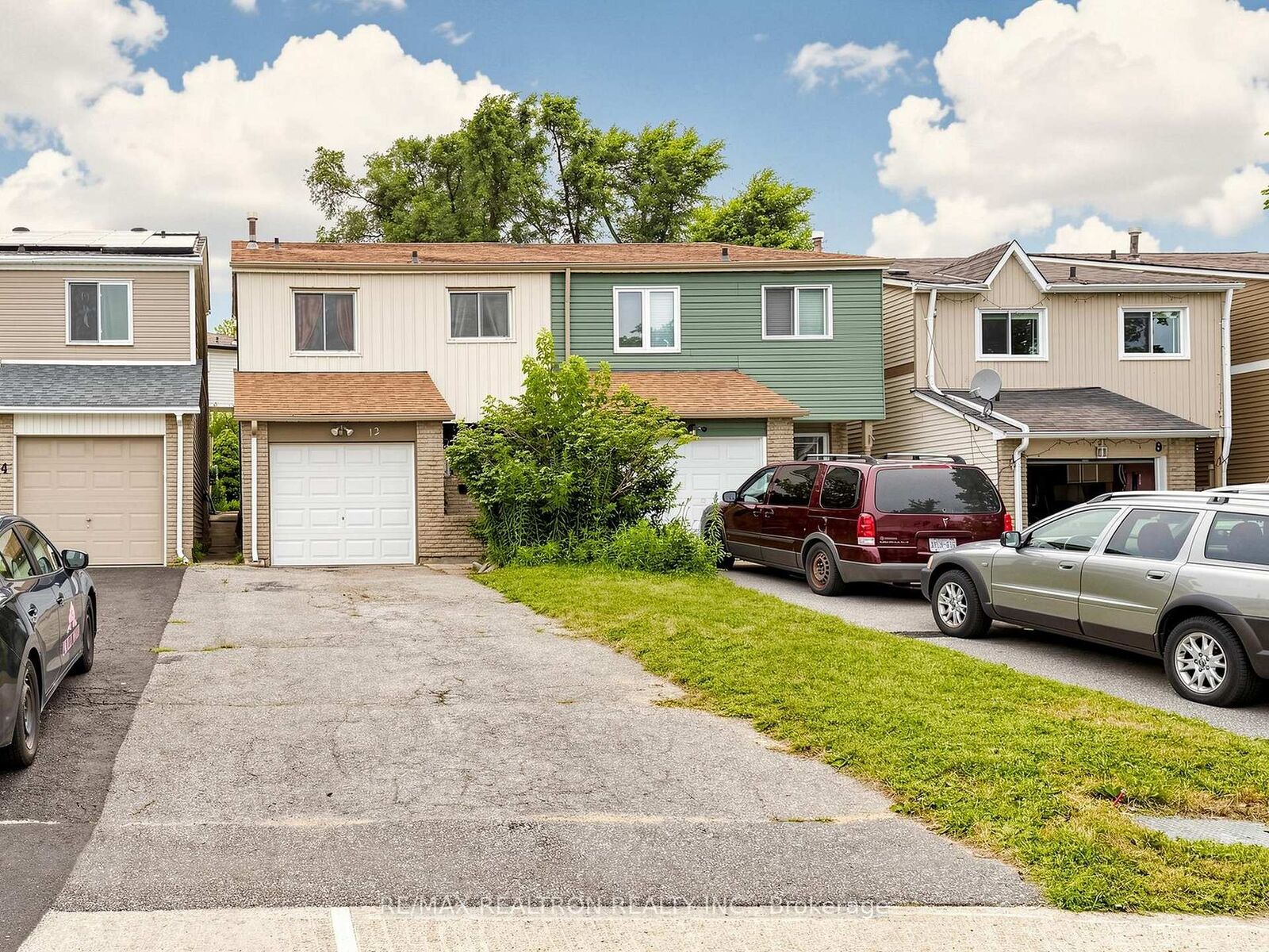 Property Photo: 12 Robin Court ON L4M 5M1