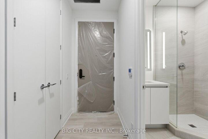 Photo de la propriété:  25 Frederick Todd Way 201  ON M4G 0C9 