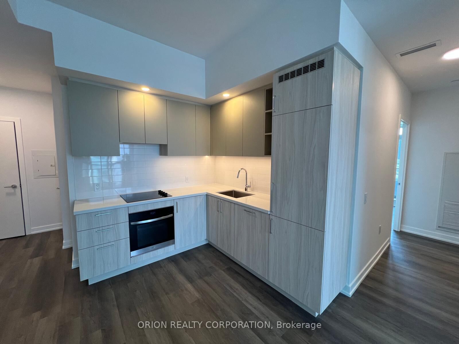 Property Photo: 5 Meadowdale Road 911 ON L4K 0C7