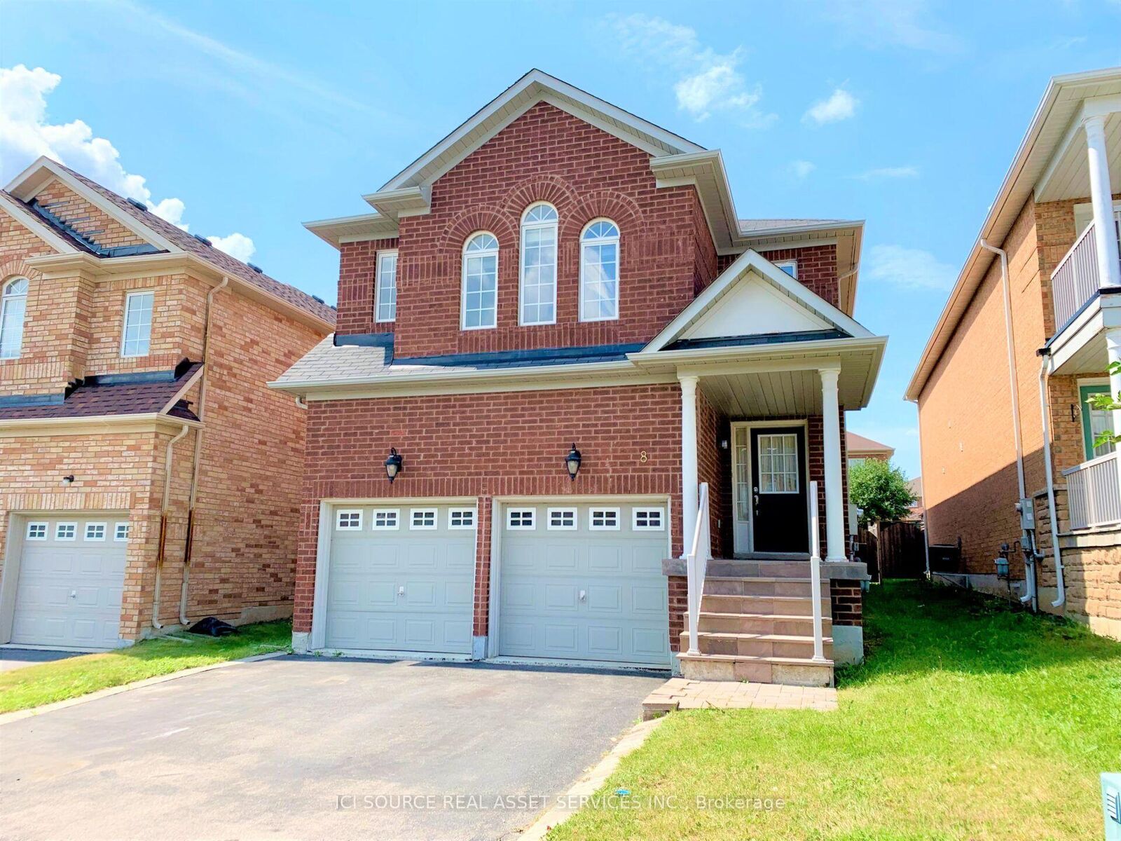 Property Photo:  8 Maffey Crescent  ON L4S 0A8 