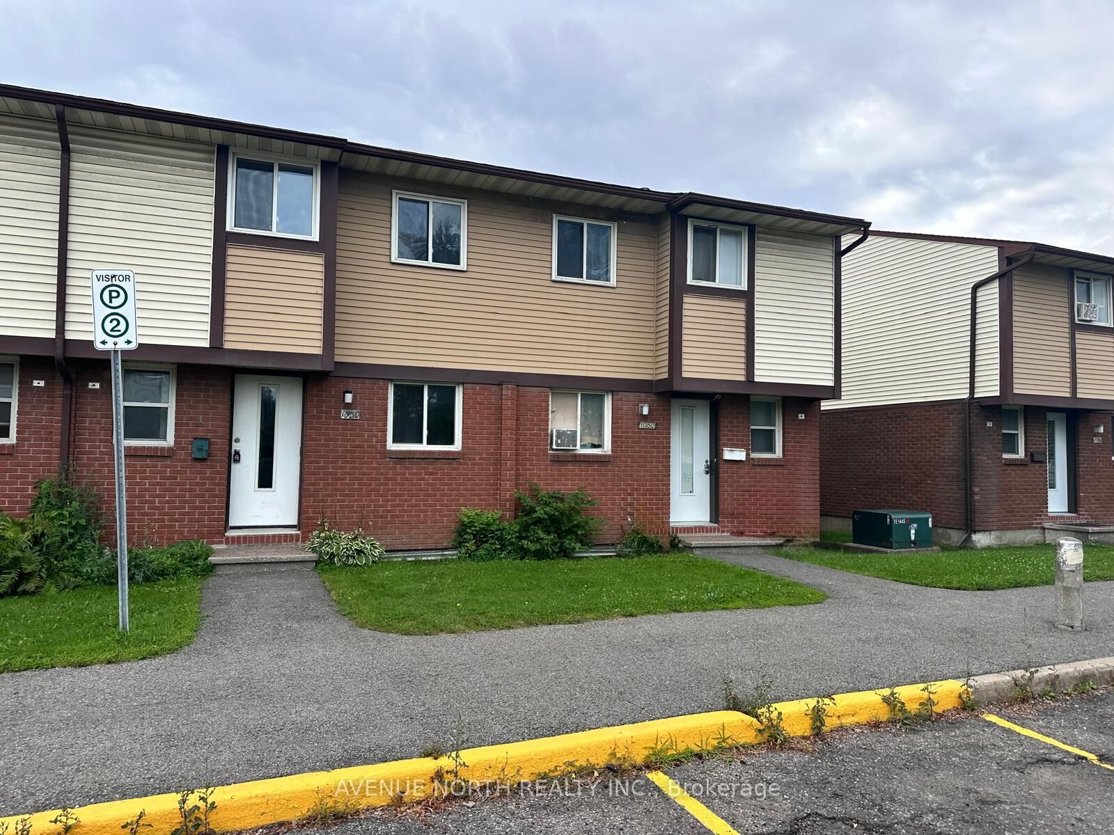 Property Photo: 1352 Foxwell Street ON K1B 5J2