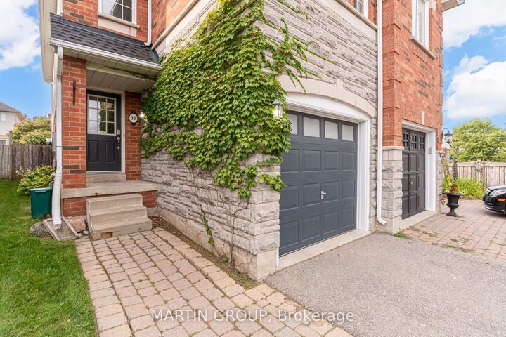 Property Photo:  33 Slater Court  ON L8B 0K8 