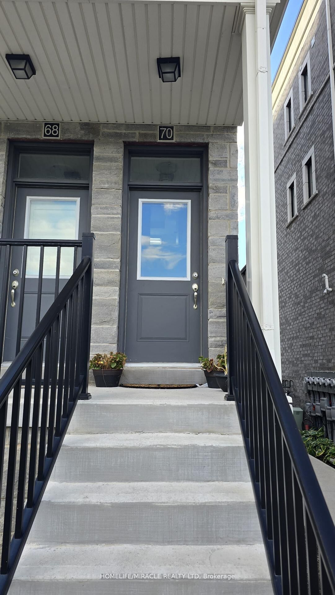 Property Photo:  383 Dundas Street E 70  ON L0R 2H3 