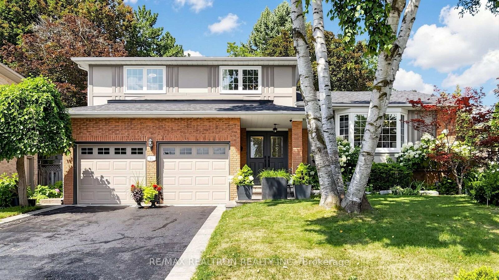 Property Photo: 14 Oak Grove Court ON L3T 2Z9