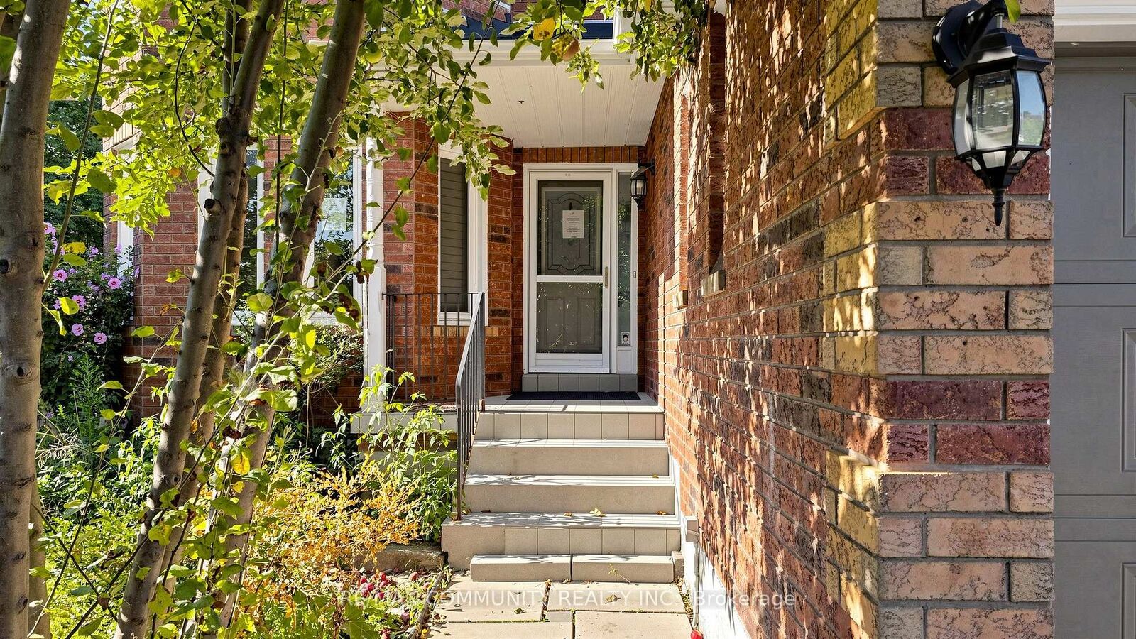 Property Photo:  38 Iveagh Drive  ON L4P 3X3 