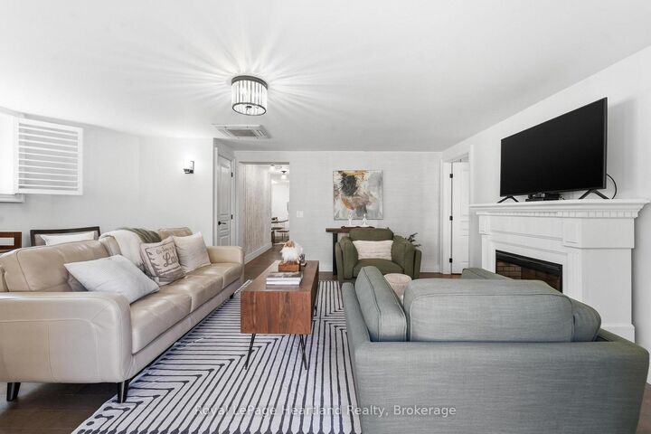 Property Photo:  5 Cobourg Street 100  ON N7A 2J1 