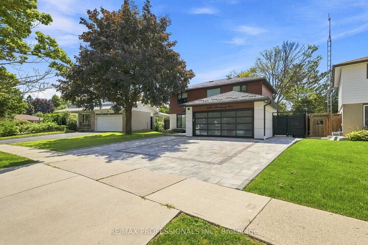 Property Photo: 3328 Riverspray Crescent ON L4Y 3M4
