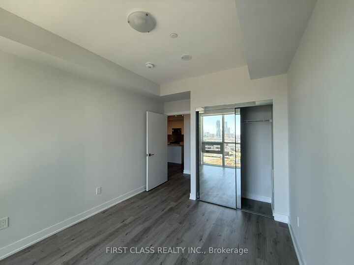 Property Photo: 430 Square One Drive 908 ON L5B 0L6