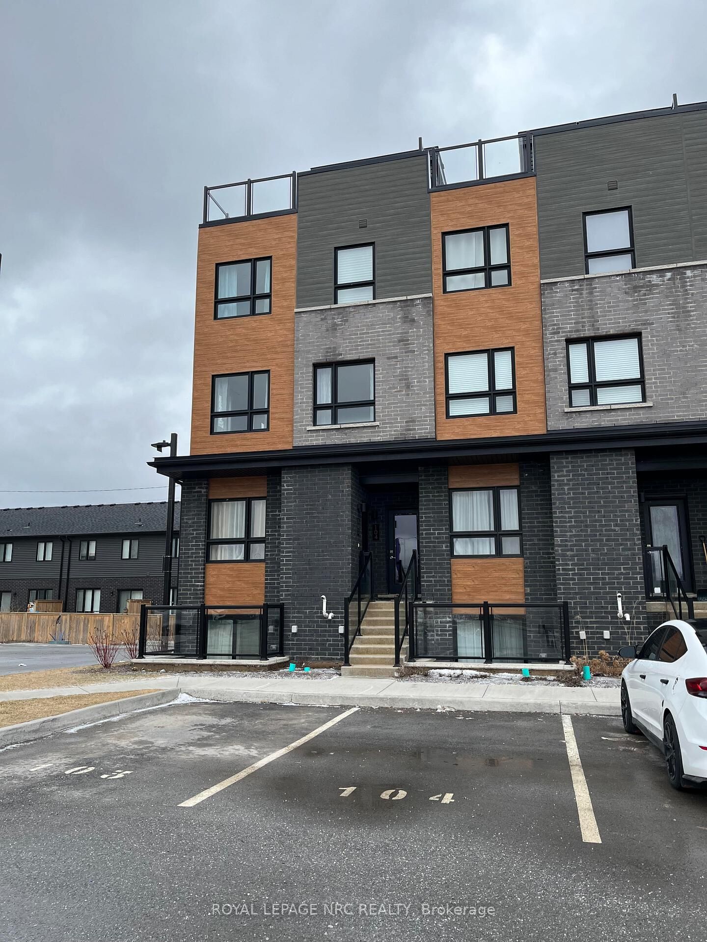 Property Photo: 6705 Cropp Street 104 ON L2E 0C1
