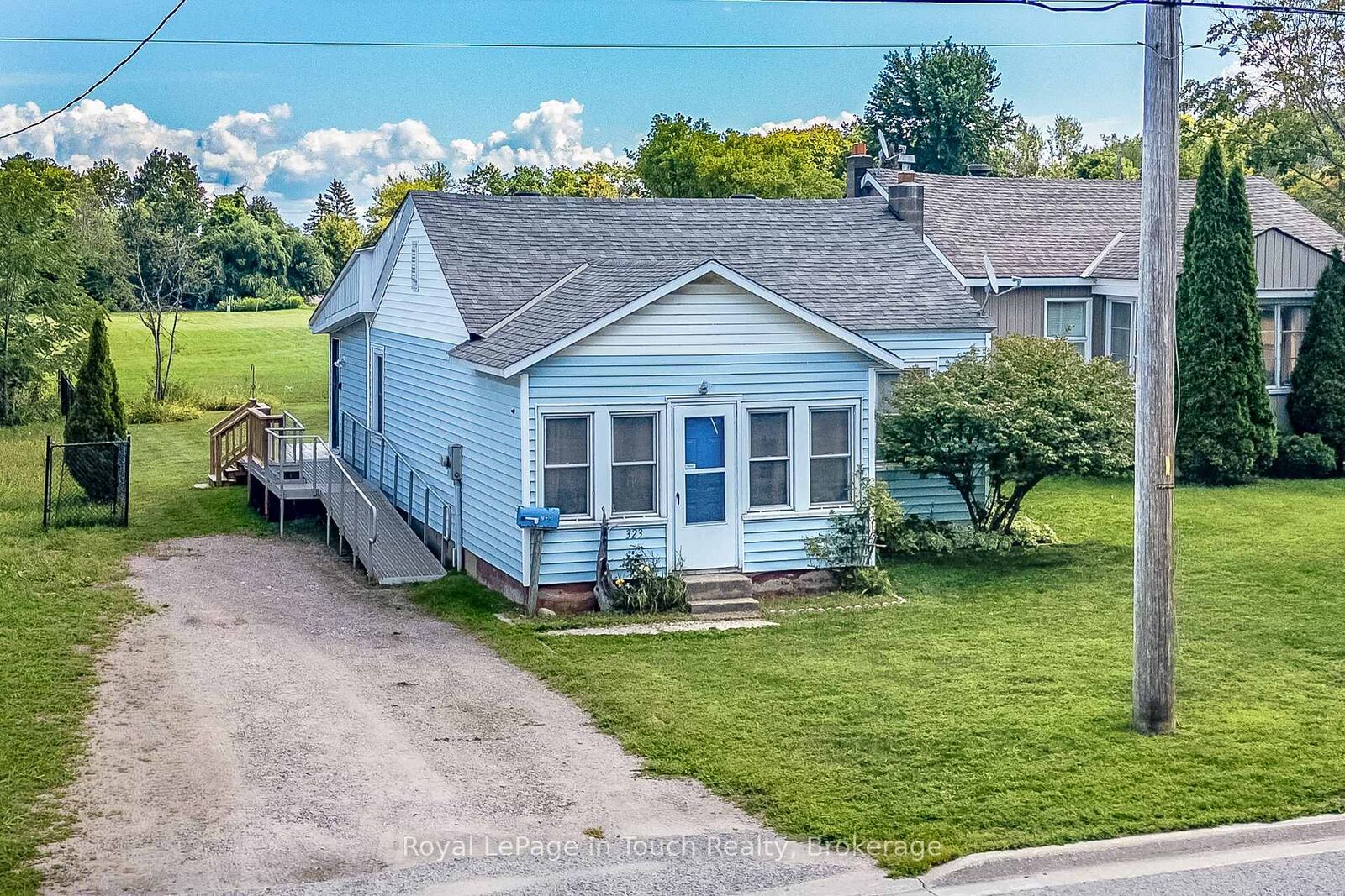 Property Photo: 323 William Street ON L4R 4G2