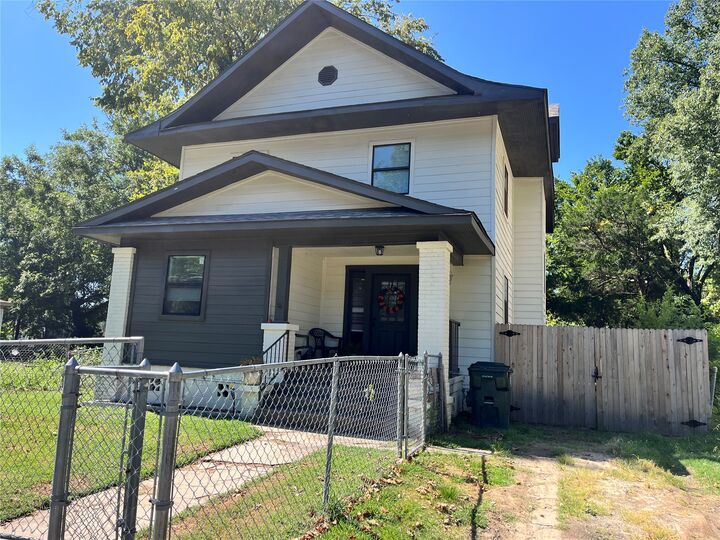 Property Photo:  623 Lawrence Street  OK 74403 