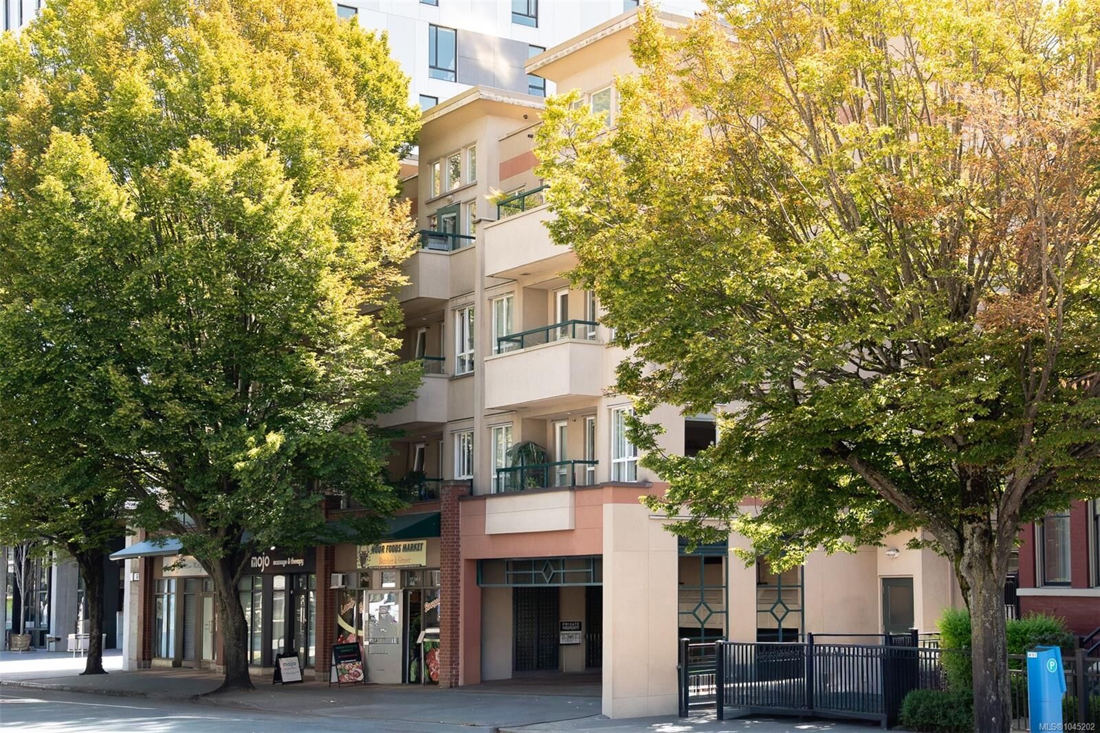 Property Photo: 1015 Johnson St #403 BC V8V 3N6