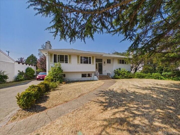 Property Photo: 3512 Henderson Rd BC V8P 5B1