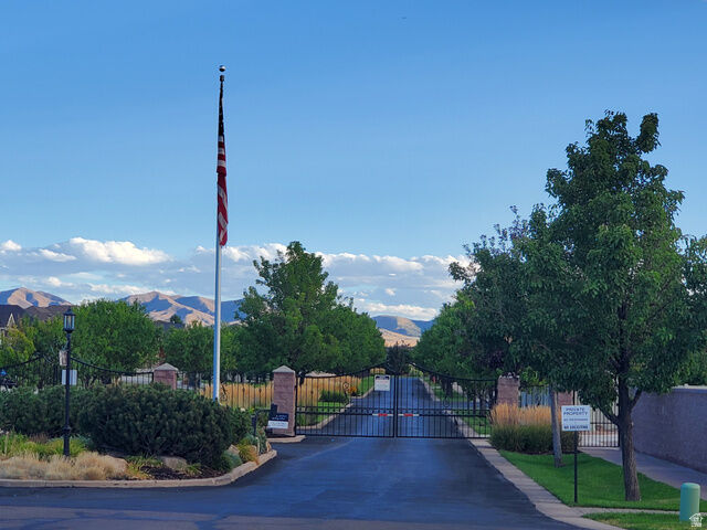 Property Photo: 585 E Coach Ln UT 84029
