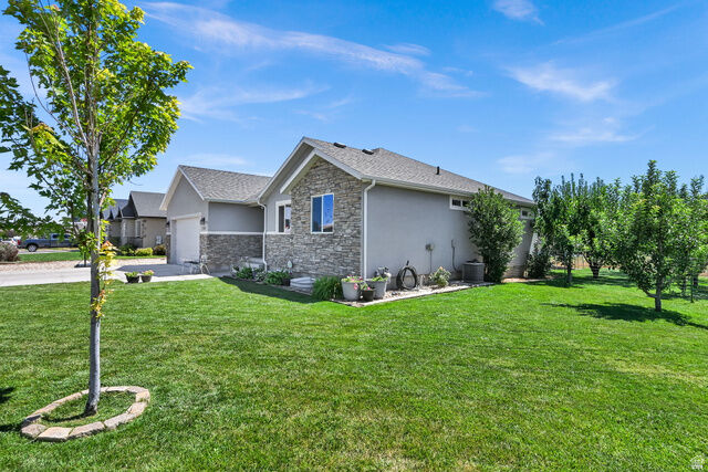 Property Photo: 252 E 1875 S UT 84066