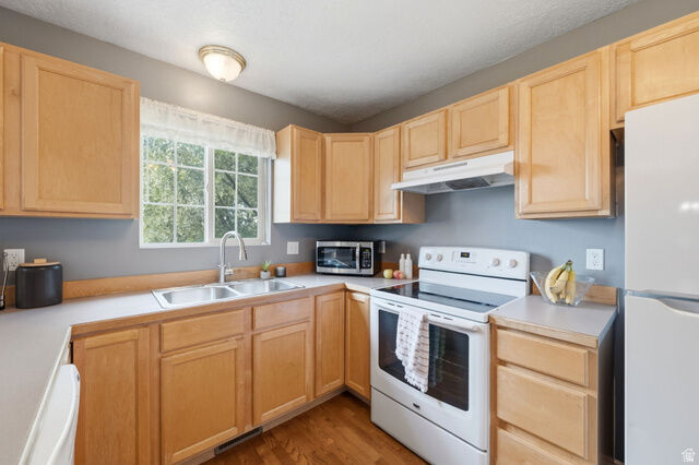 Property Photo:  1453 N 250 E  UT 84663 