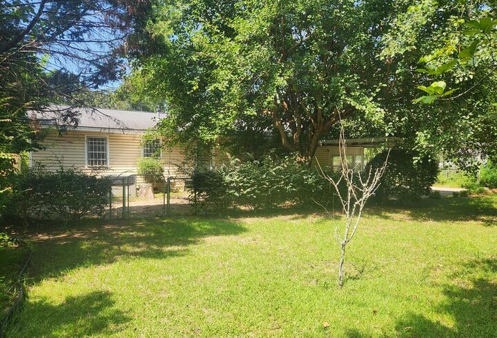 Property Photo: 900 17th Avenue GA 31701