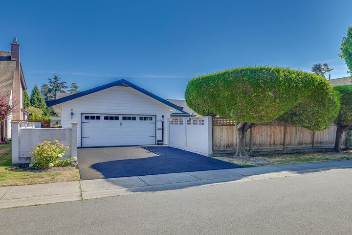 Property Photo: 5356 Chamberlayne Way BC V4K 4C6