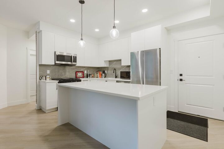 Property Photo: 3480 146A Street 418 BC V4P 0H6