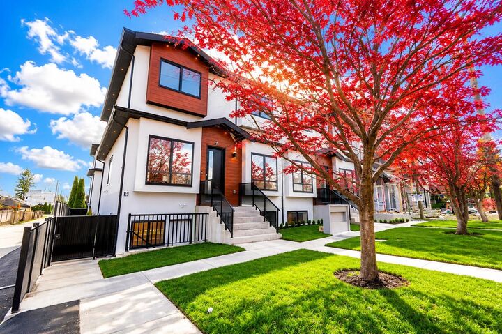 Property Photo: 6692 Napier Street 4 BC V5B 2C3