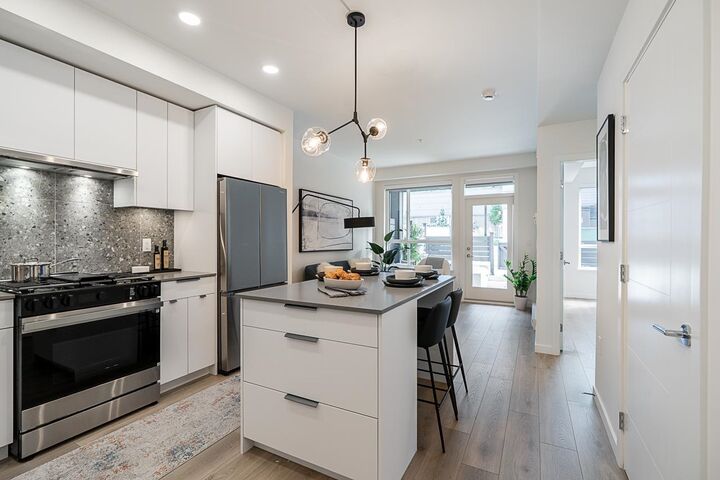 7936 206 Street 609 — photo 1