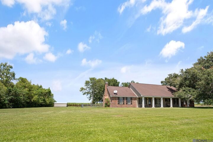 Property Photo:  6806 Section Rd  LA 70767 