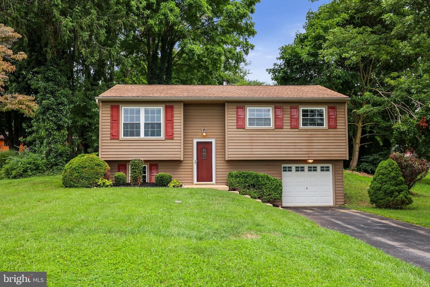 Property Photo:  182 Claremont Drive  PA 17360 