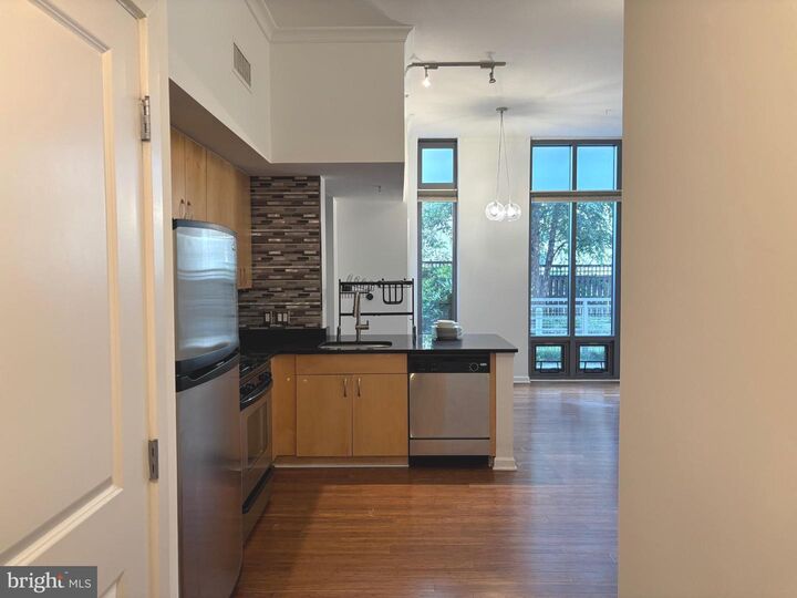 Property Photo:  440 L Street NW 114  DC 20001 