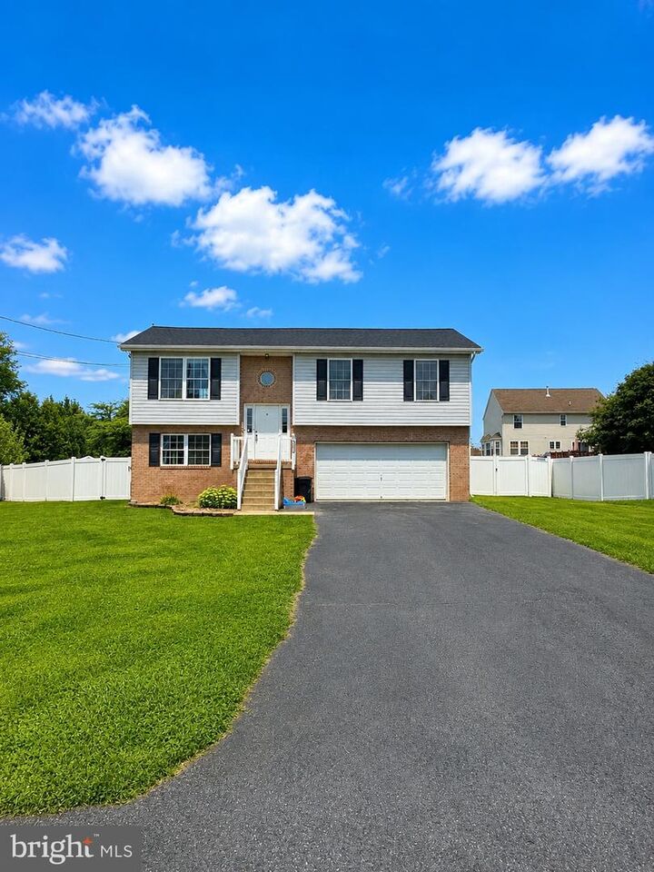 Property Photo:  1004 Nash Court  WV 25401 