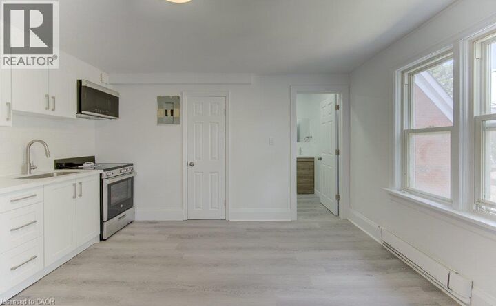 Property Photo:  14 Brubacher Street 14  ON N2H 2V9 