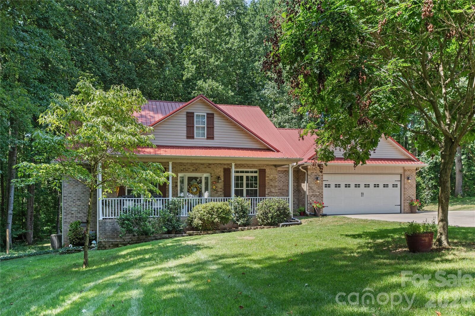 Property Photo:  2017 Cameron Heights Circle  NC 28037 