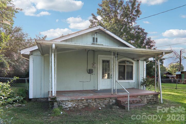 Property Photo:  52 Clay Street  NC 28786 
